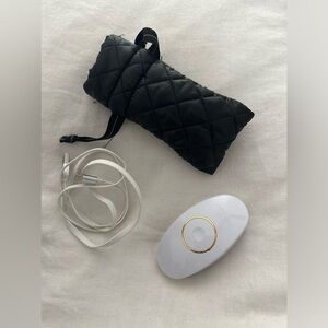 ziip nanocurrent ox with quilted travel case and charging cord.